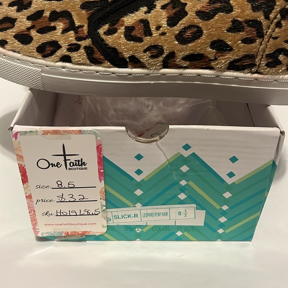 ANNA Leopard Print Slip-On Shoes - Picture 3 of 4